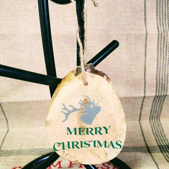 HANDCRAFTED NATURAL WOOD RUSTIC MERRY CHRISTMAS ORNAMENT/DEER ANTLERS/TREE DECOR - Picture 1 of 2